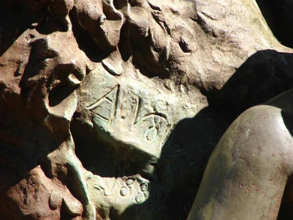 Надпись на фонтане.  фото автора