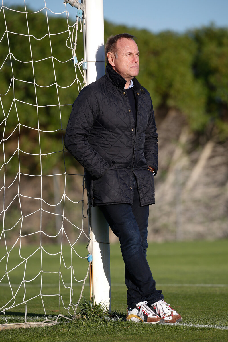     Юрген Ребер. Тренировал "Сатурн" с 2008 по 2009 год. Трофеев и медалей не выиграл.