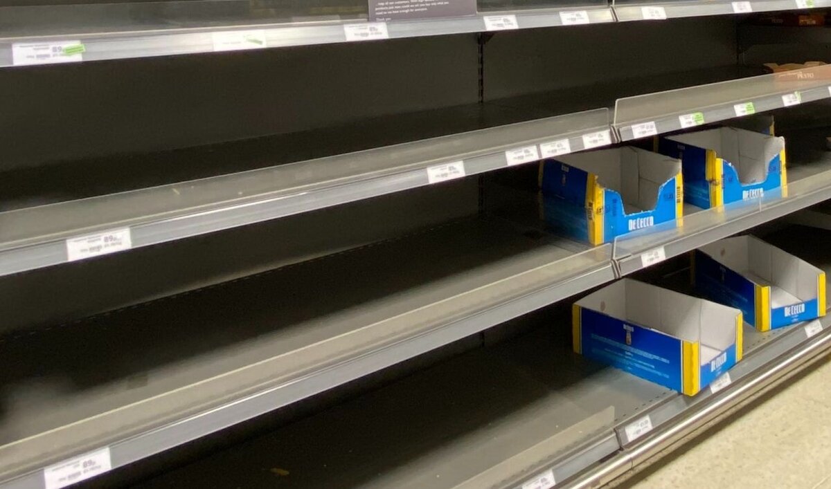 Пустые полки в супермаркете столицы.  фото: картинки яндекса.