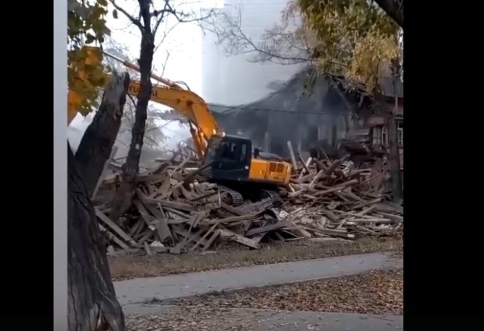     Снос аварийного дома на Кулагина. Скриншот публикации в группе во Вконтакте "В Курсе 22"