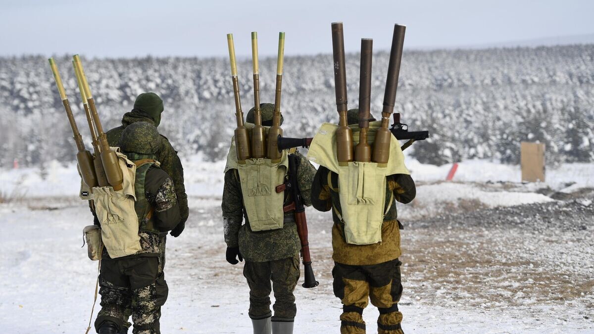    Военнослужащие с ручными гранатометами РПГ-7© РИА Новости / Павел Лисицын