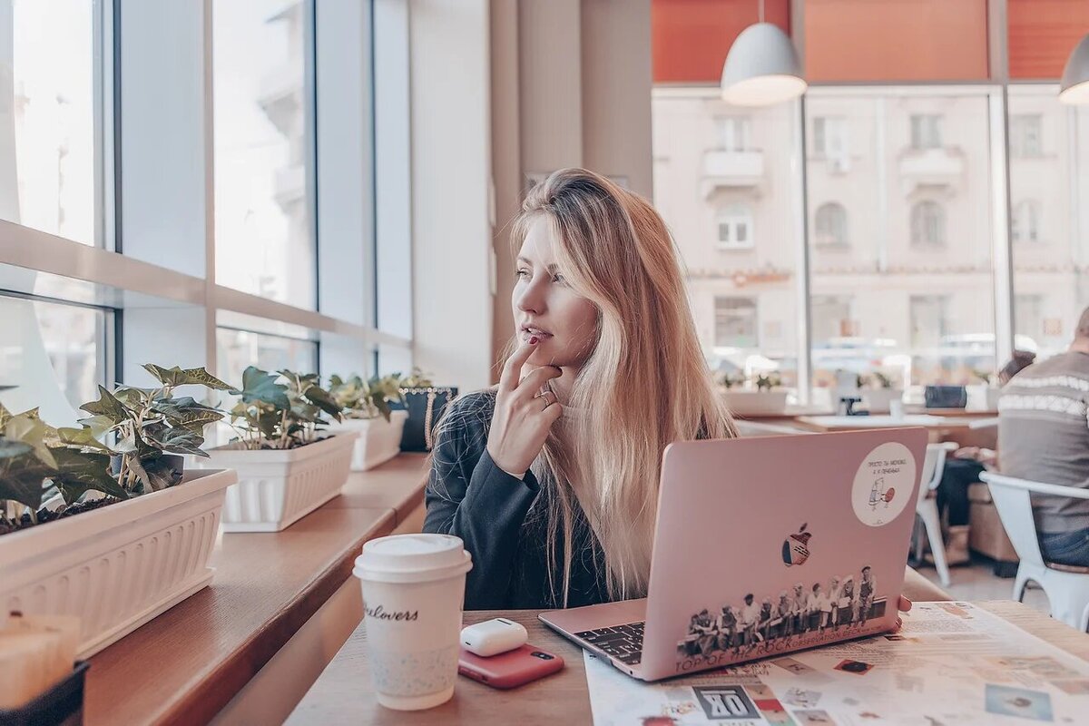 Размышляю над темой статьи в своём любимом кафе :)