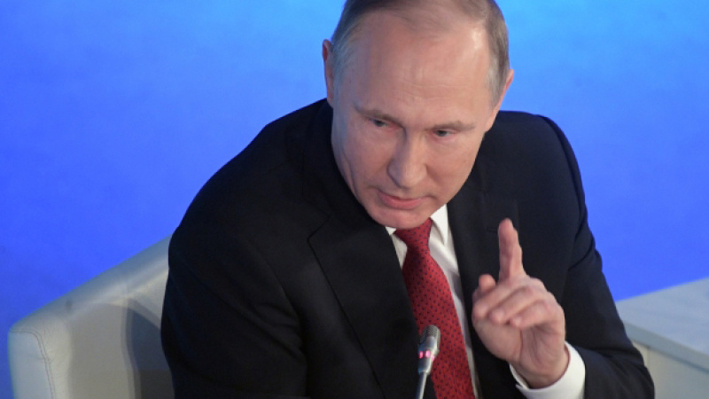   Многие жулики и слишком доверчивые люди говорят о том, что зарплаты учителей потому такие маленькие, что денег нет. Но это не так. Просто приведу несколько высказываний людей, которые по своему положению разбираются в том, сколько денег выделяется на зарплаты.