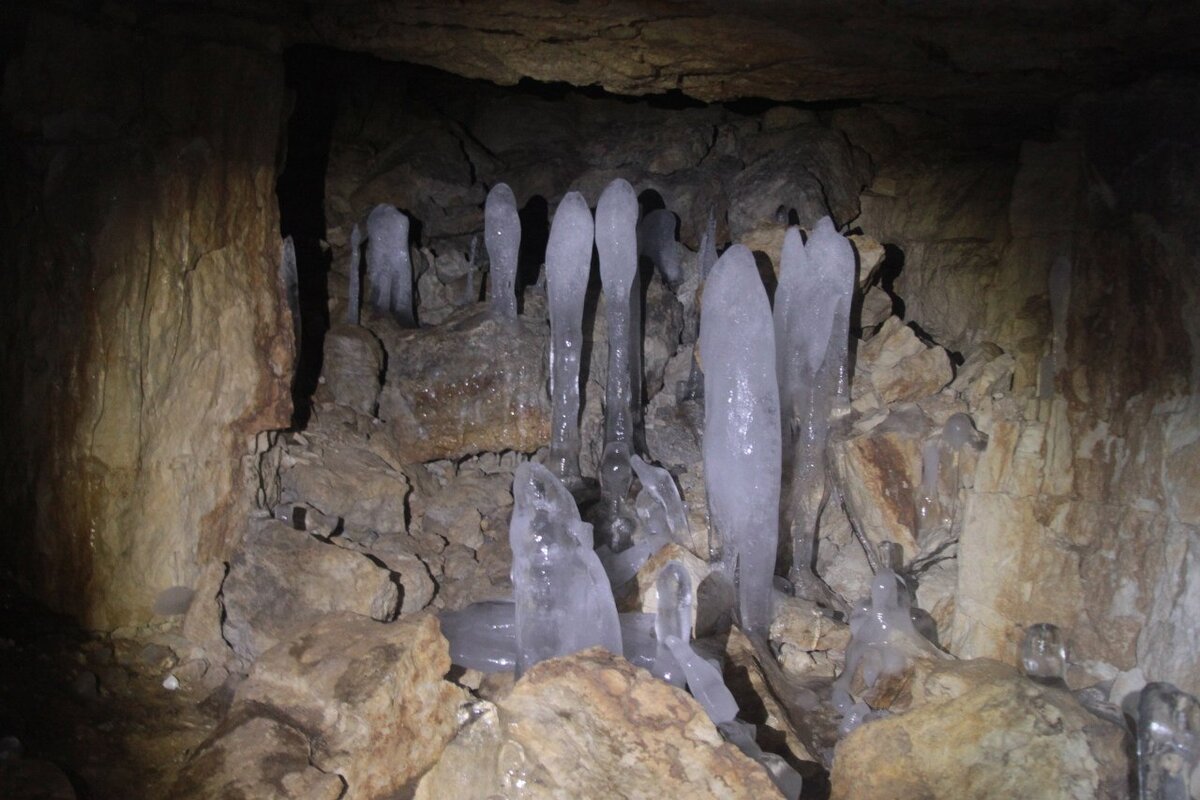 Ледяные сталагмиты