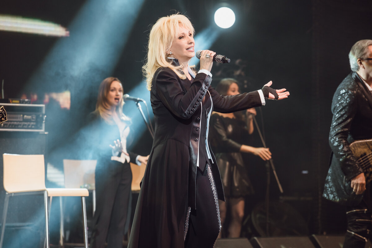 На концерте в Воронеже в зале Event-Hall (фото с сайта event-hall-vrn.ru)