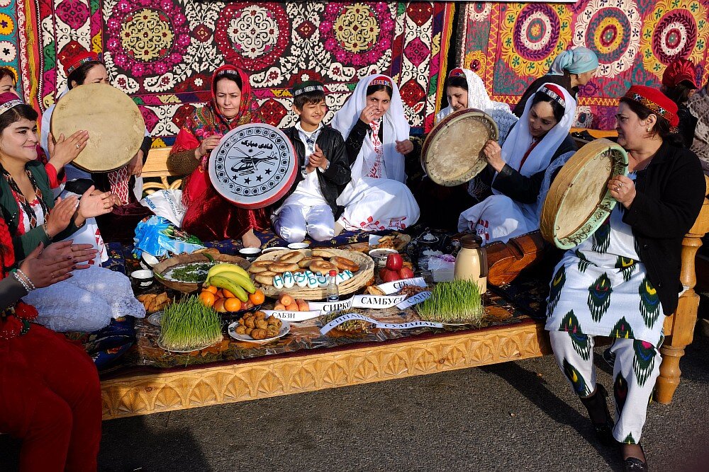 Сделай на узбекском. Национальный праздник Навруз в Таджикистане. Таджикистан Навруз байрам. Национальные блюда Навруза в Таджикистане. Навруз (новый год), в Таджикистане.