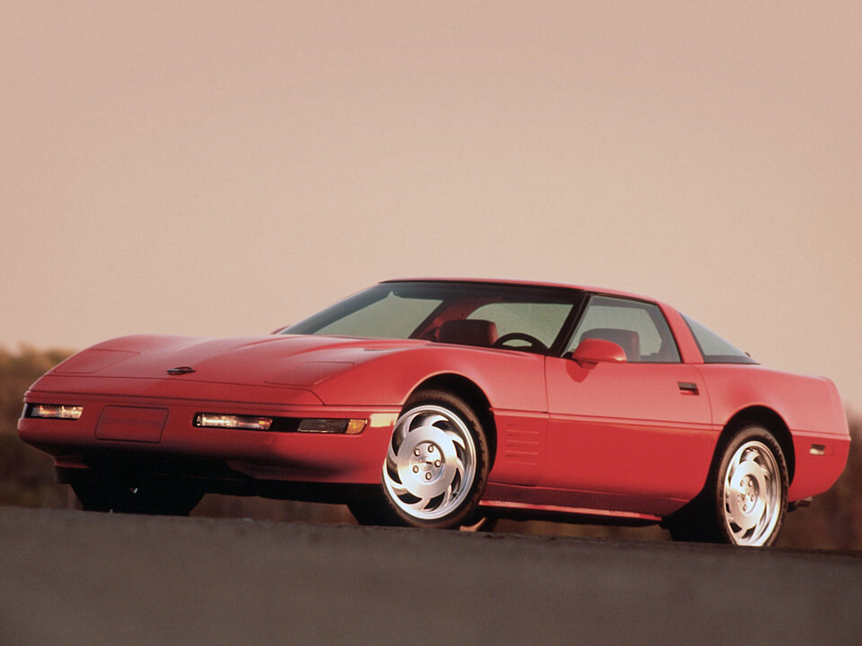 Полный размерChevrolet Corvette 1992 года — первый автомобиль с LT1 под капотом