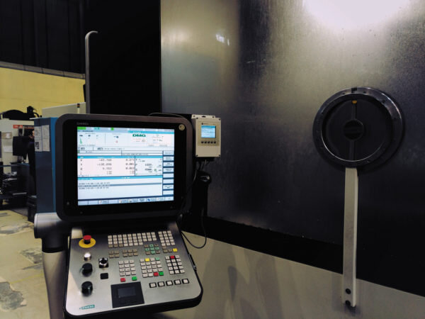 Рис. 1. Терминал регистрации, установленный на станке