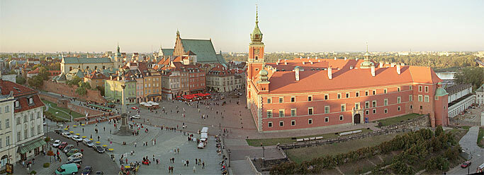 Варшава. Старый град.В то же время олигархические кланы это прекрасно понимают и с удовольствием этим пользуются. Они манипулируют народом: обещания евромайдана не выполняются. Украинский простой люд нищает, а инакомыслие практически запрещено. Вместе с тем разжигаются националистические идеи. Страна превращается в страну тоталитарной идеологии.