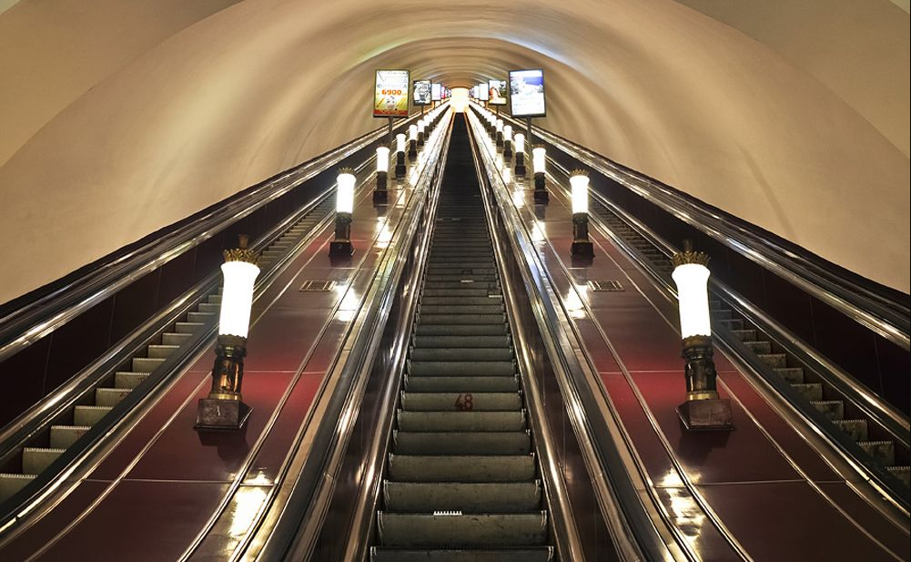 Самые длинные эскалаторы в петербурге. Станция метро Маяковская эскалатор. Станция метро Маяковская эскалатор Санкт-Петербург. Эскалаторы Петербургского метрополитена. Станция метро Политехническая эскалатор.