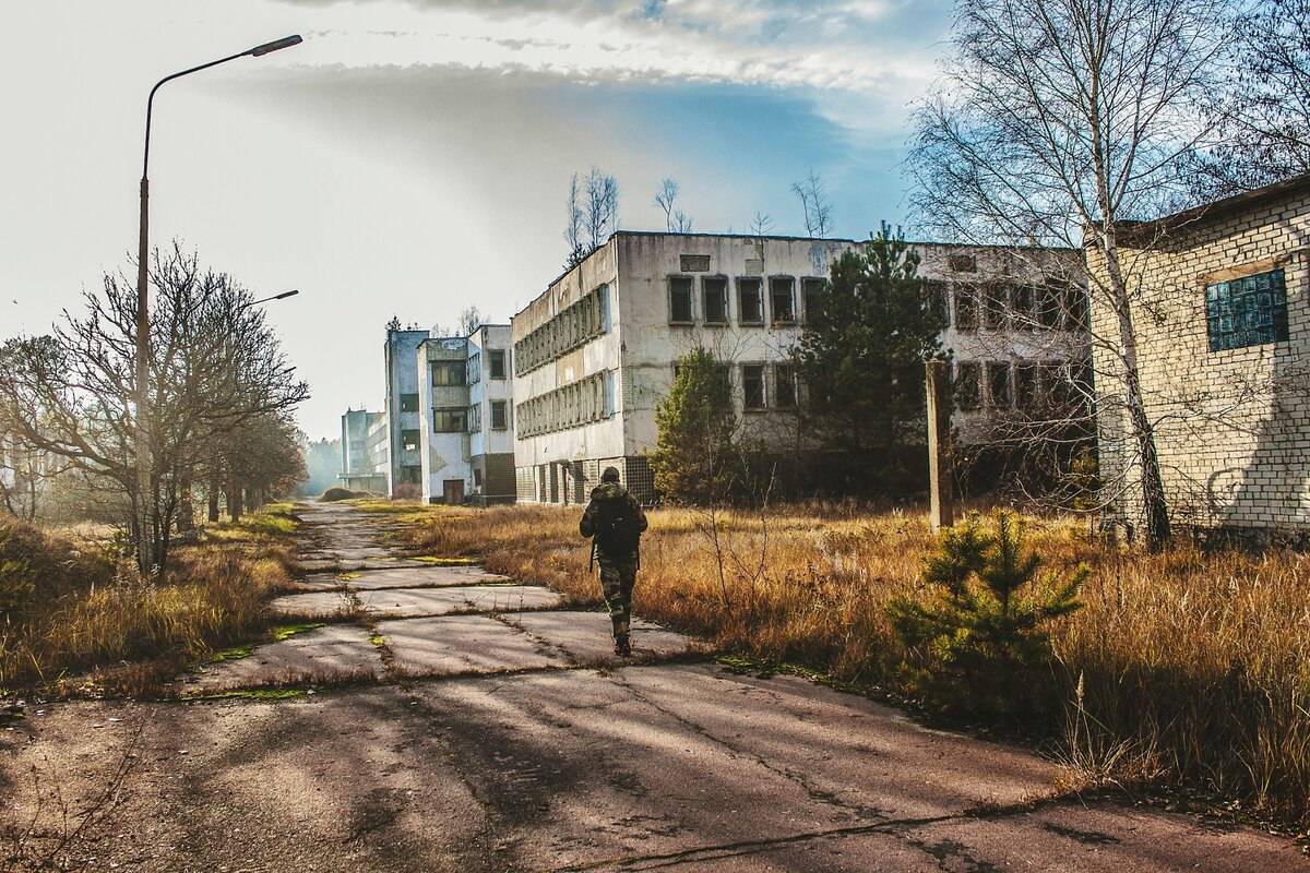 Я уже делал обзор на секретный во времена СССР объект Чернобыль-2 с легендарной антенной Дуга, но это был приемный центр, сейчас же мы отправились в Черниговскую область, окрестности села Рассудов,...-2