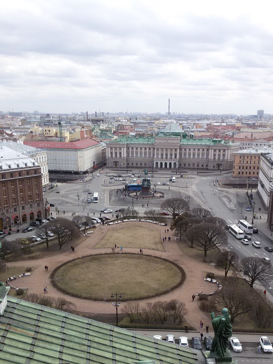 Исаакиевская площадь. Вид с колоннады Исаакиевского собора.