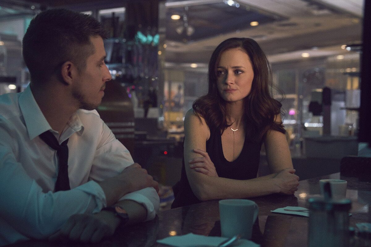 О чём треплются эти двое?  О биткойнах, конечно же, ибо какие ещё романтические темы для бесед остались в современном мире? 