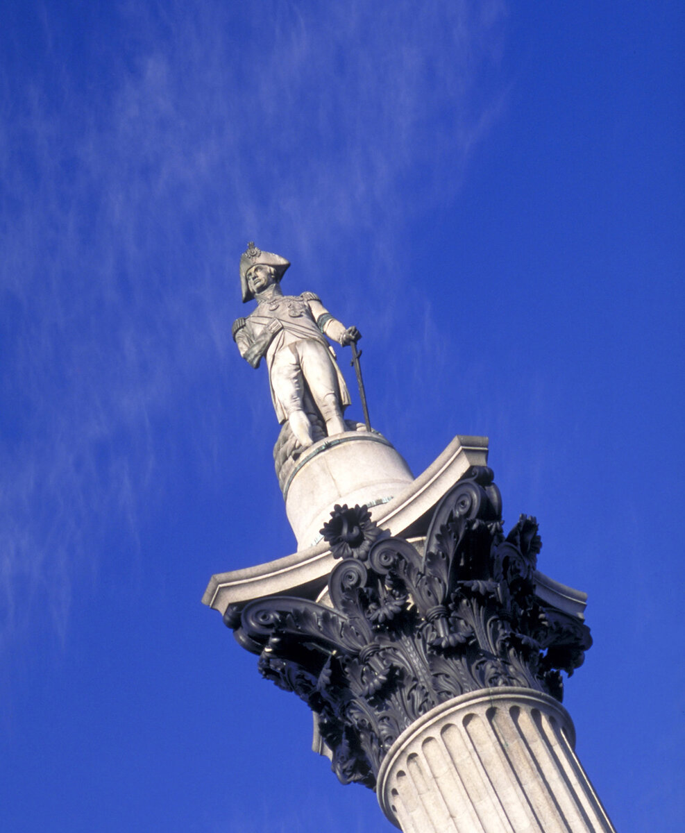 памятник адмиралу нельсону. памятник нельсону бирмингем. трафальгарская площадь в лондоне. трафальгарская площадь нельсон. колонна адмирала нельсона.