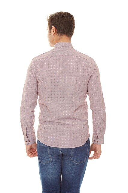 Можно ли подарить мужчине рубашку, хороший ли это подарок с точки зрения народных примет?