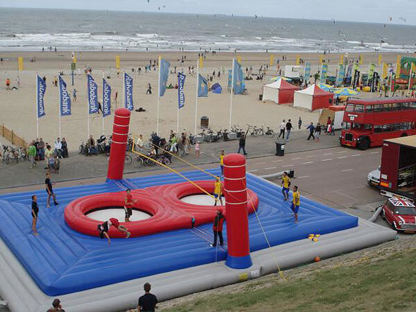 В боссабол играют обычно на пляже.