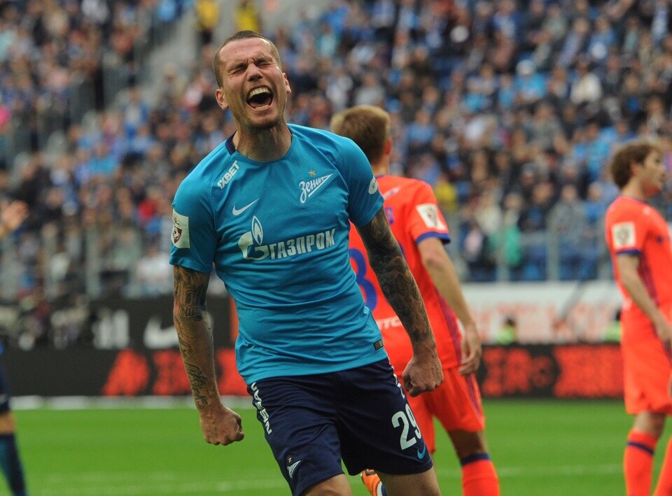 Заболотный перешёл в «Зенит» из «Тосно» в январе прошлого года. Трансфер футболиста обошёлся петербургскому клубу в € 1,5 млн. 