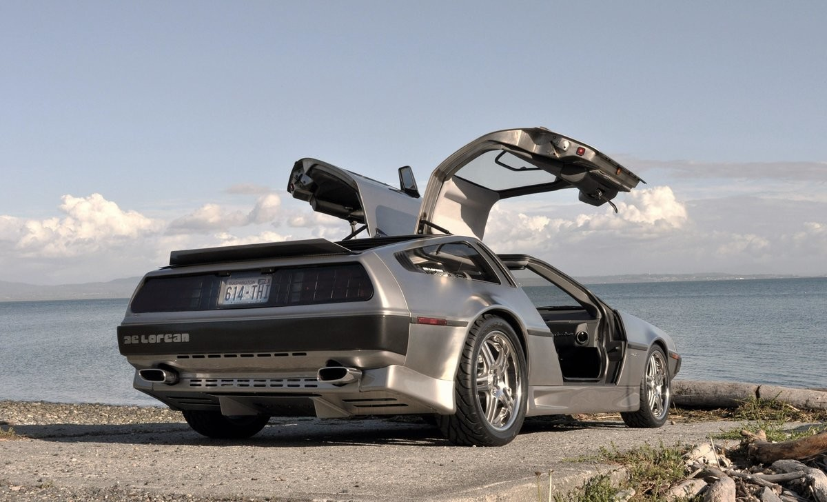 DELOREAN DMC 12