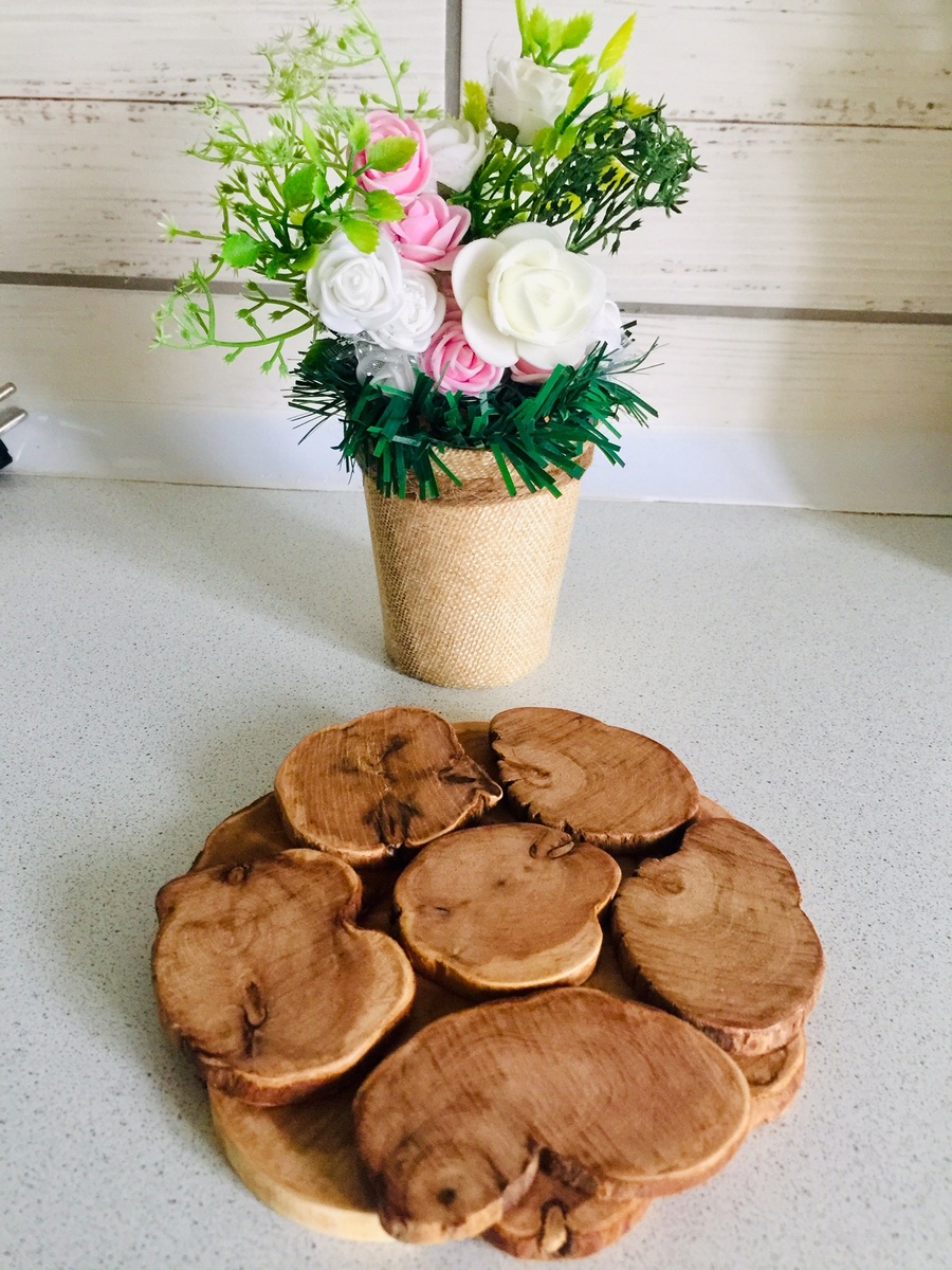 Подставка из можжевельника