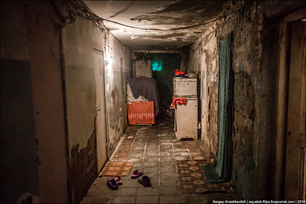 Унизительные условия, в которых живут беженцы из Карабаха в Баку