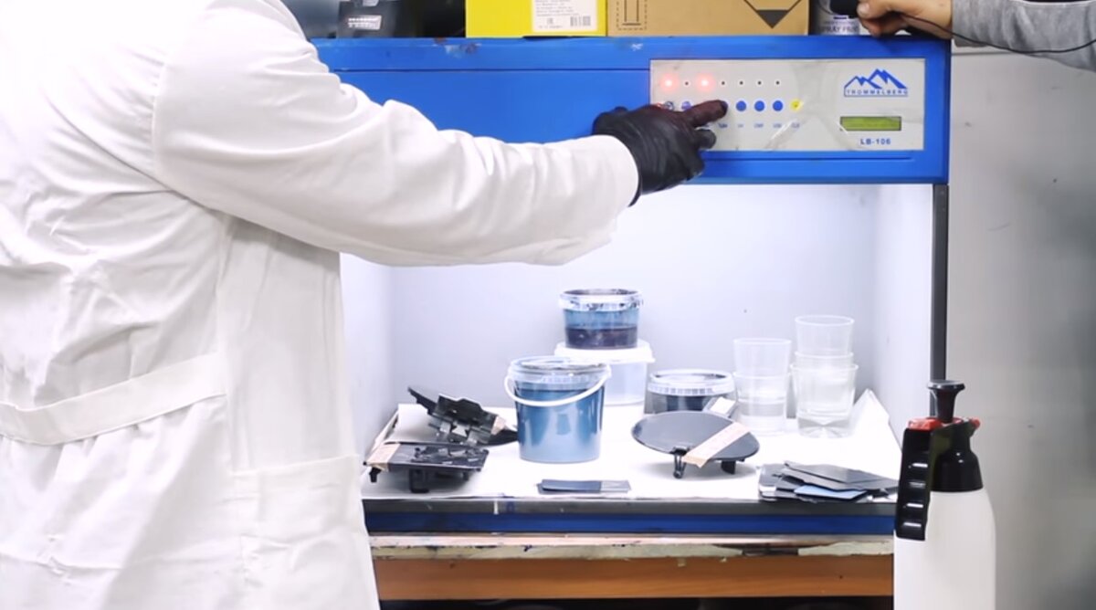 Прибор способный выдавать различные типы освещения