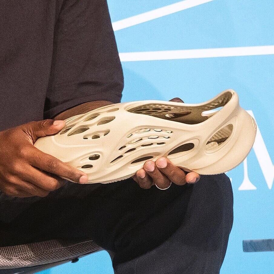 Кроссовки адидас кани Вест. Кроссовки Канье Уэста Yeezy. Adidas from Runner Yeezy. Kanye West обувь 2020. Новая модель обуви