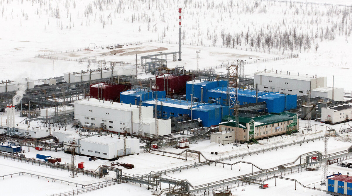 УКПГ-2С. Вторая установка комплексной подготовки газа на Заполярном месторождении. Запущена 11 декабря 2002 года