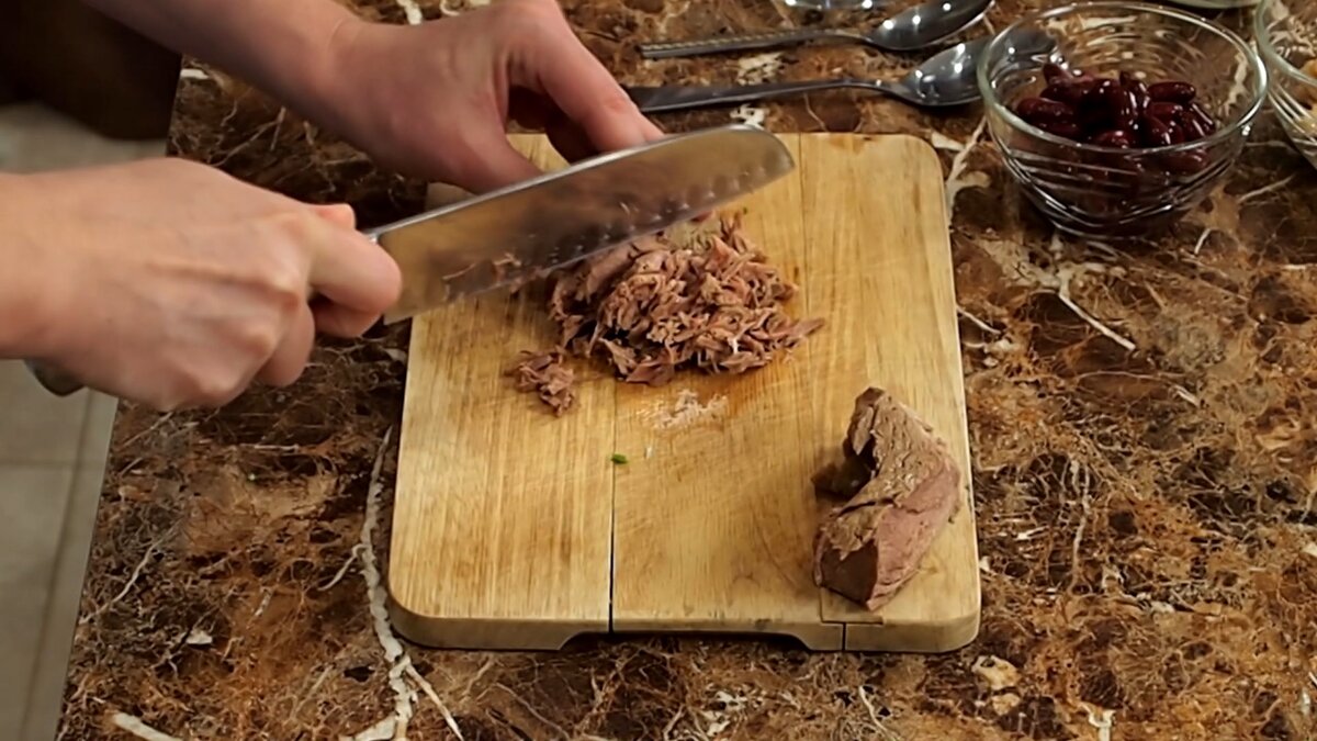 Салат с говядиной и фасолью
