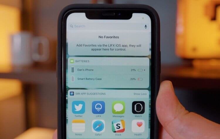 В iOS есть специальный виджет, который показывает уровень заряда чехла
