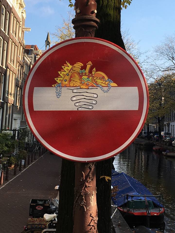 Одна из работ CLET (взято из официальной группы художника в фейсбуке)