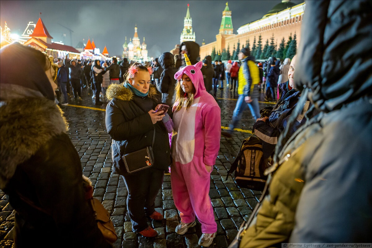 Люди на красной площади в новый год. Москва красная площадь новый год 2019. Встреча на красной площади. Встреча нового года на красной площади.