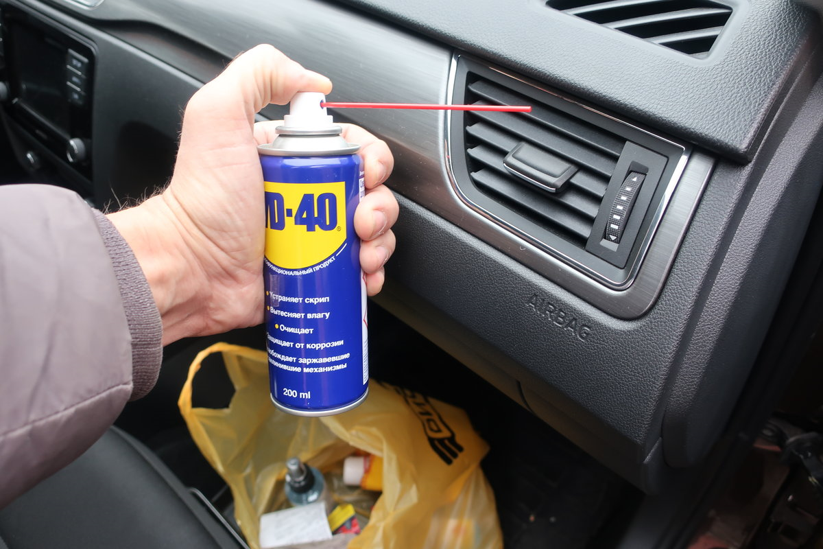 Можно ли вместо смазки. EDC WD-40. WD 40 фирмы. WD-40 И машина. Смазка для машины.