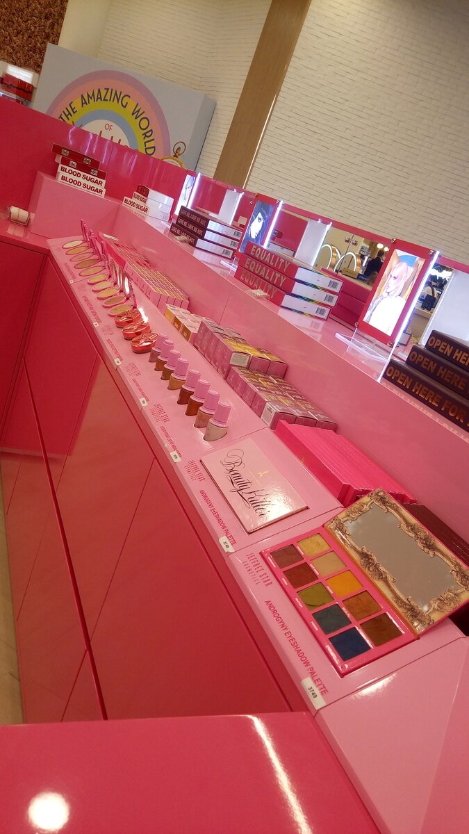 стенд в ТЦ Авиапарк