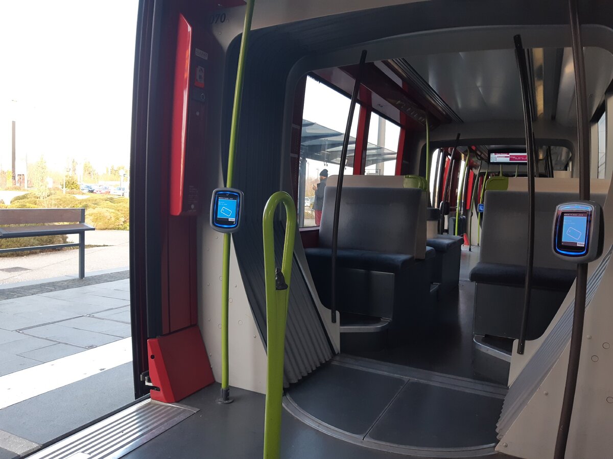 В трамвае, Тур.