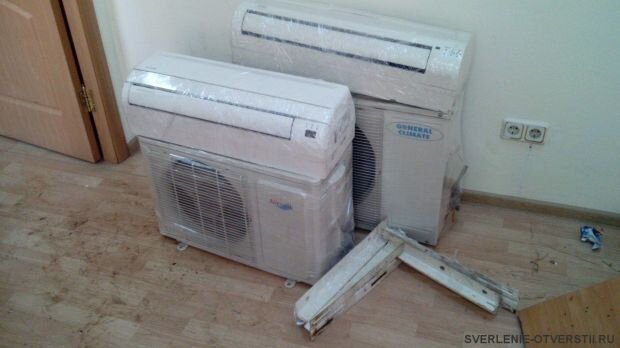 Фото: демонтаж внутреннего и внешнего блоков кондиционера с сохранением фреона своими руками в квартире в Москве. Фото взято с сайта компании Буравчик.