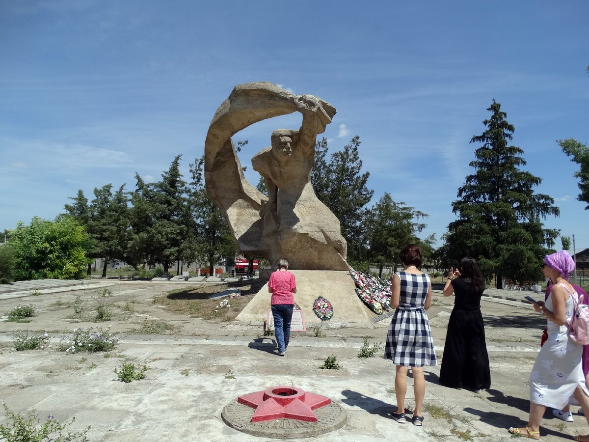 Погоду село солодча. Солодча памятник. Памятники в Ольховском районе.
