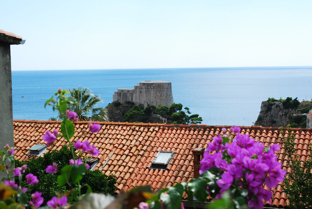 Вдоль всего побережья Далмации венецианские крепости и почти итальянская черепица.