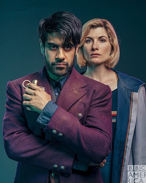 Мне одному кажется, что у мастера электронная сигарета?