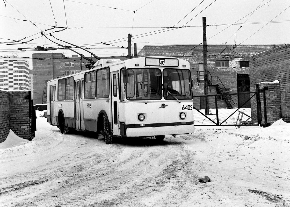 Выезд первого троллейбуса из парка 1 марта 1985 г.