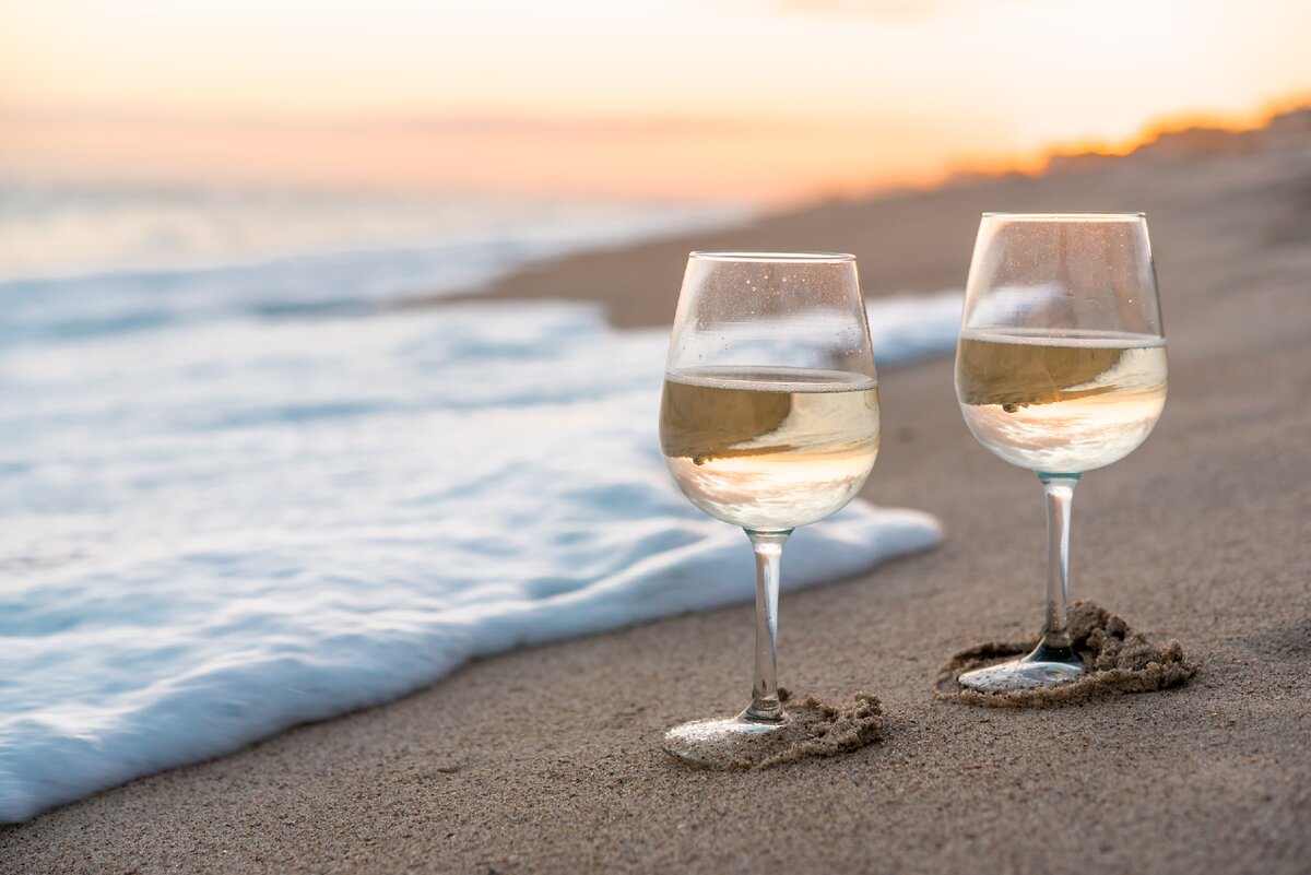 Минеральные вина, как правило, сдержанные, легкотелые, имеют высокую кислотность и не слишком яркий аромат