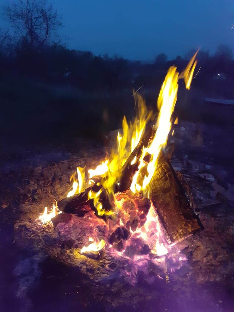 Костер во дворе