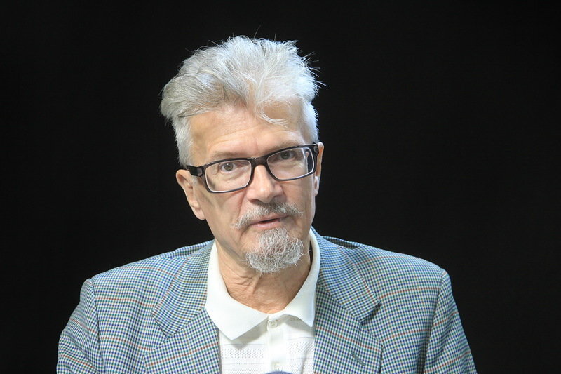 Мне его внешность всегда напоминала Троцкого