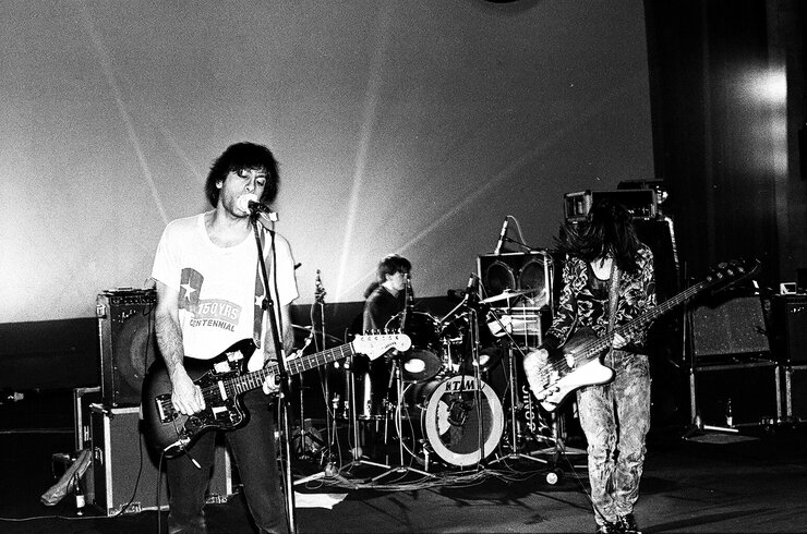 Апрель,1989 г., концерт Sonic Youth в Ленинградском дворце молодежи, фото: Лев Гончаров.