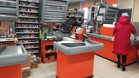 кассы находятся очень близко друг отдруга