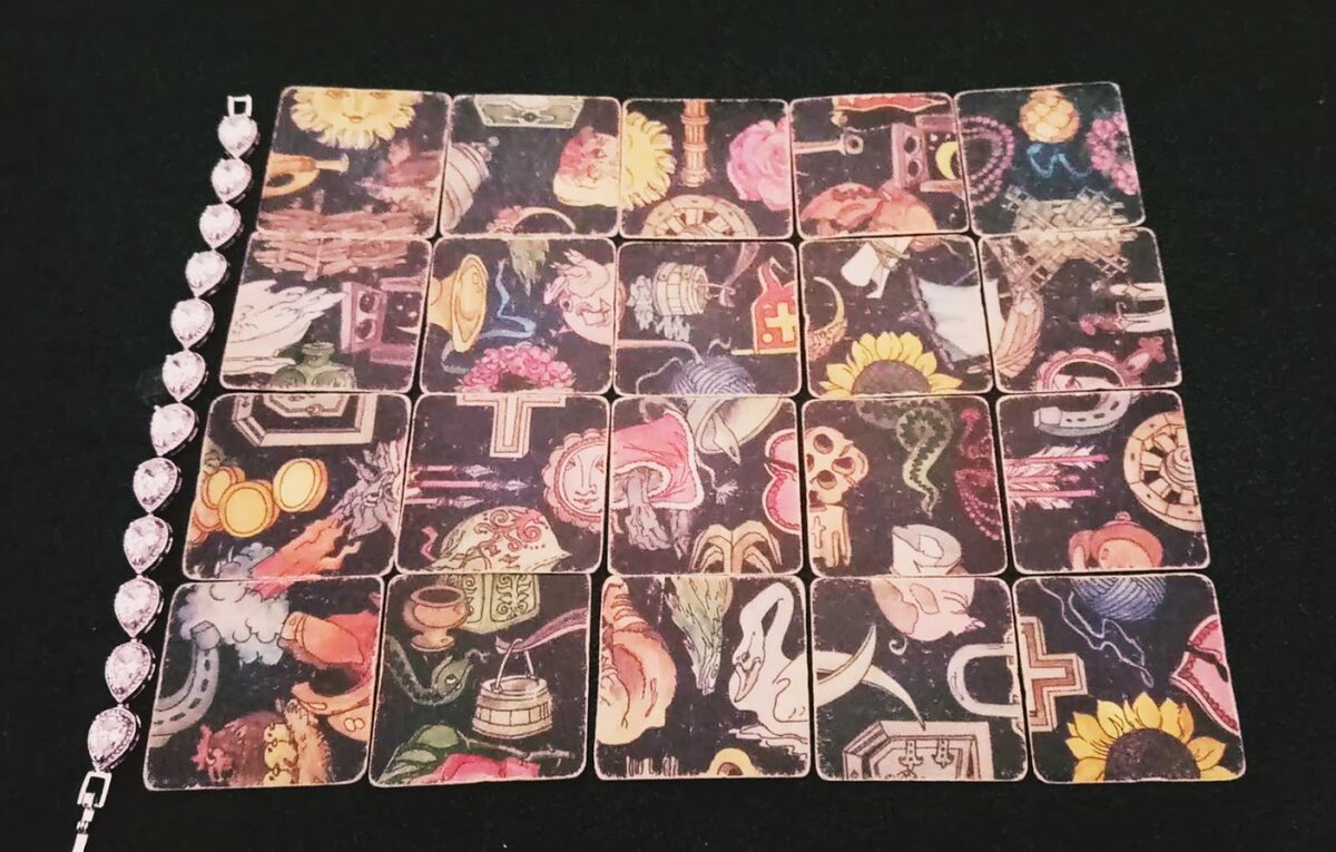 Карты таро неон. Карты таро на отношения. Анна таро расклад. Расклады таро на отношения и любовь схемы. Можно ли гадать на таро 19 января.