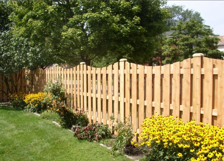 Красивый вариант забора между соседями