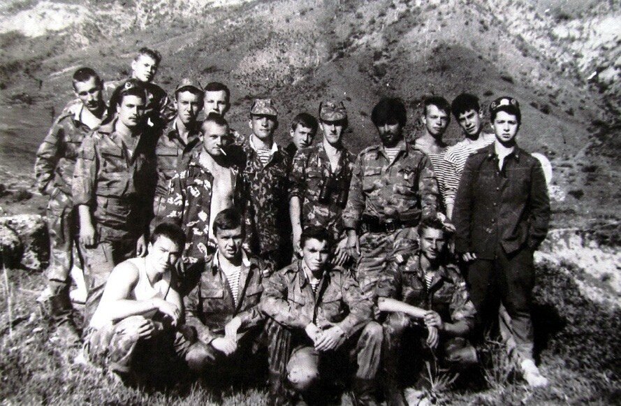 Бойцы и командиры Двенадцатой. Миша Майборода - в центре в  тельняшке