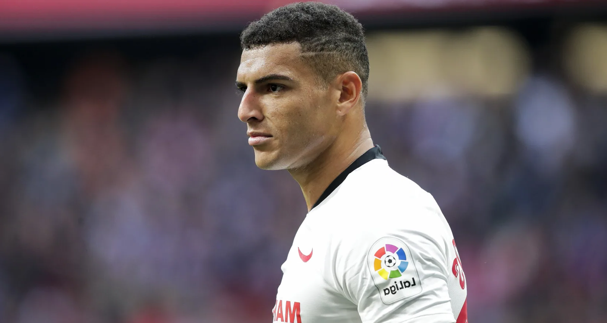 Диего Карлос в футболке "Севильи"