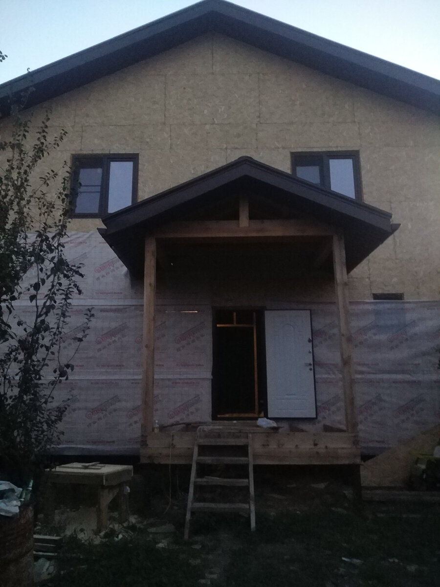 Затягиваю по кругу ветровлагозащитной пленкой.