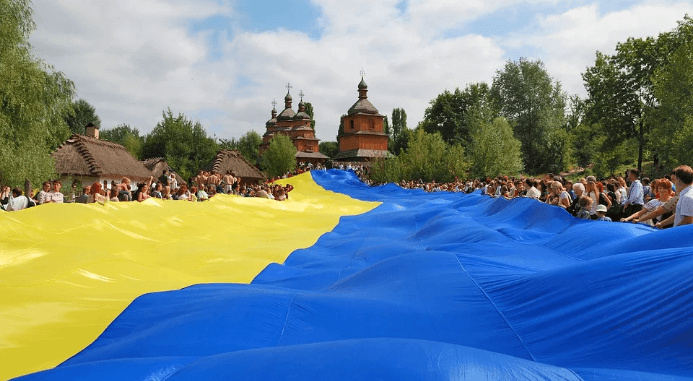 Украинцы хотели жить в богатой и процветающей стране.